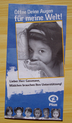 Der Prospekt des Vereins "Plan" - Patenschaften f&uuml;r Kinder - direkt an mich adressiert